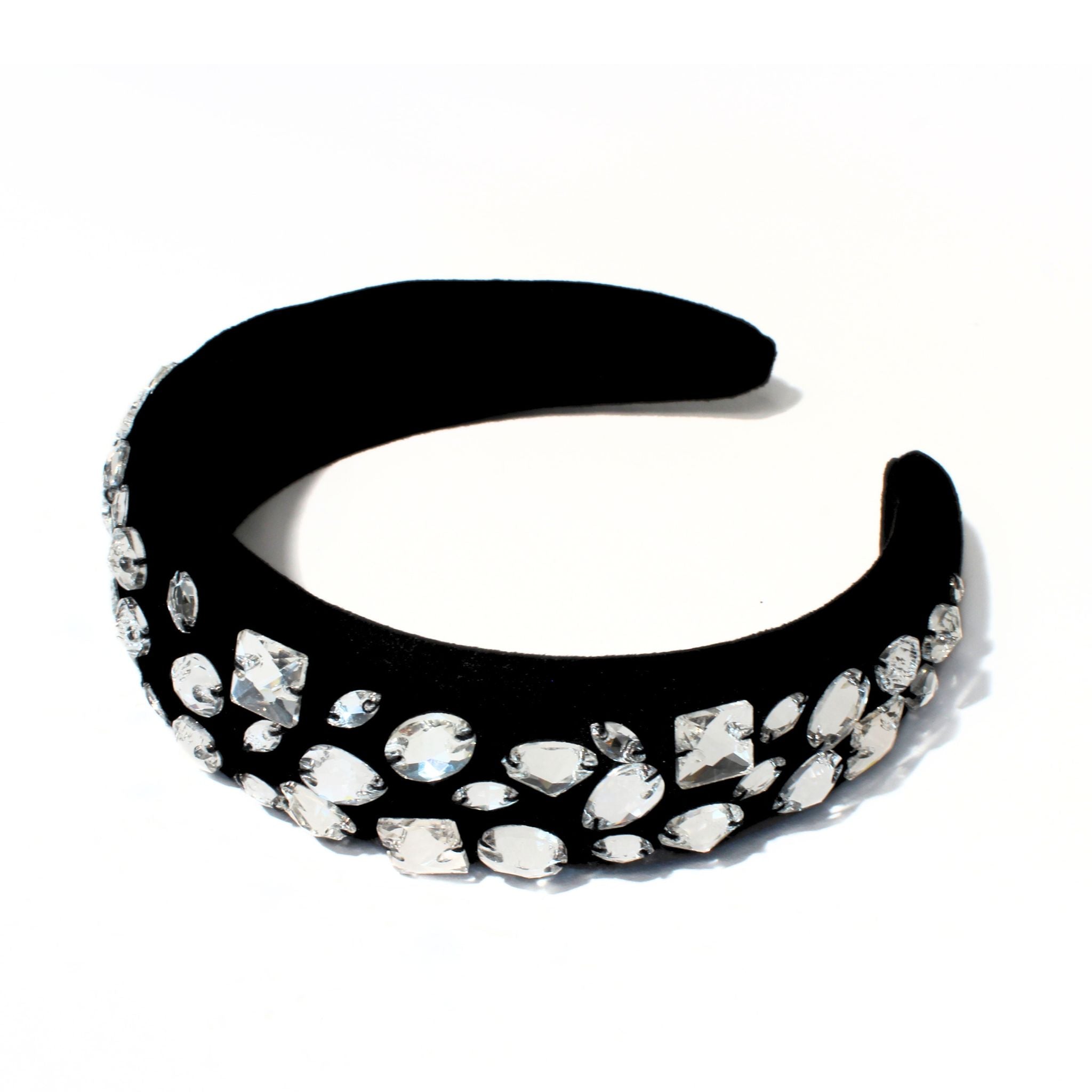 Hair band hair band with a sleek black design, perfect for adding a stylish touch to any outfit.