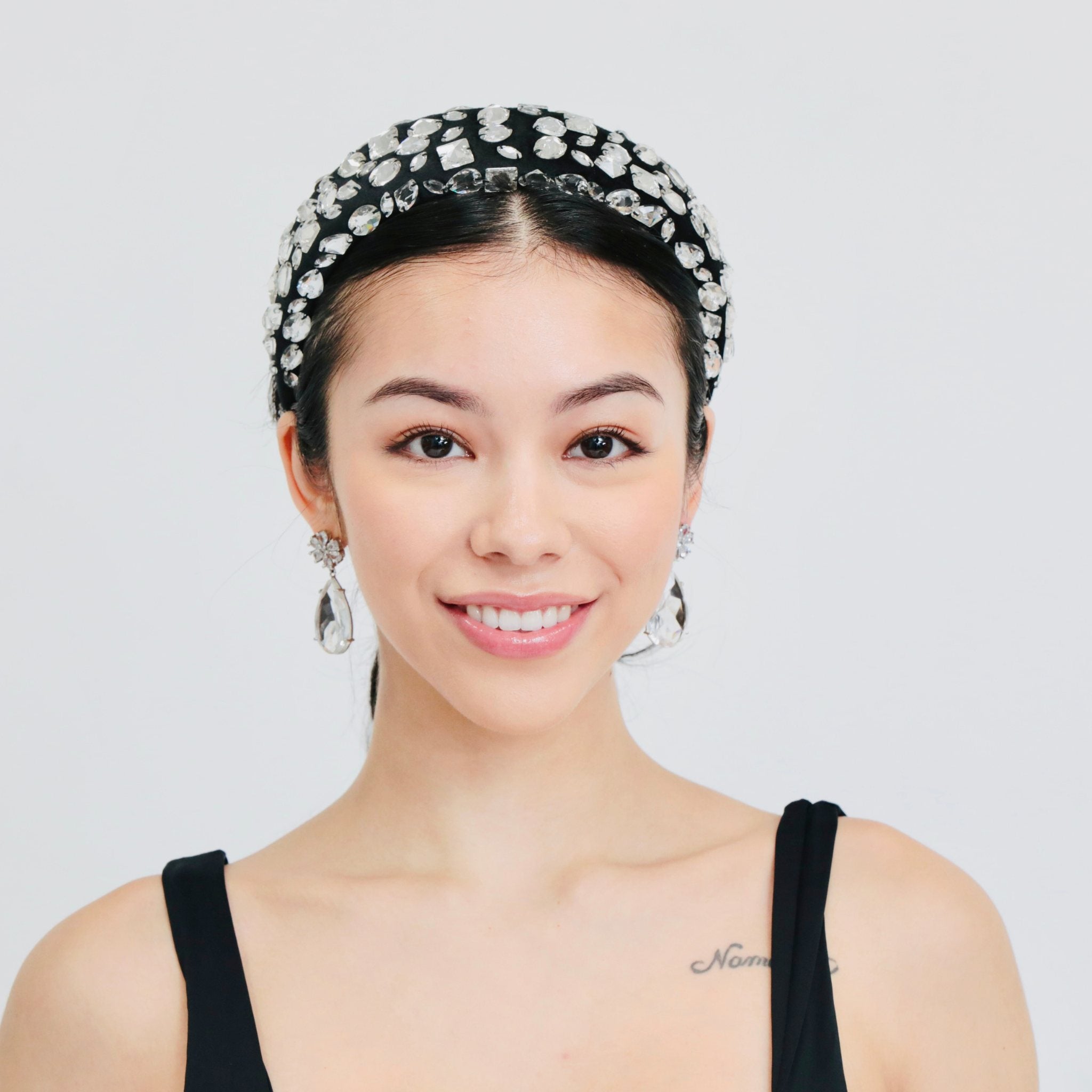 Bling headband featuring radiant crystal embellishments, perfect for a glamorous look.