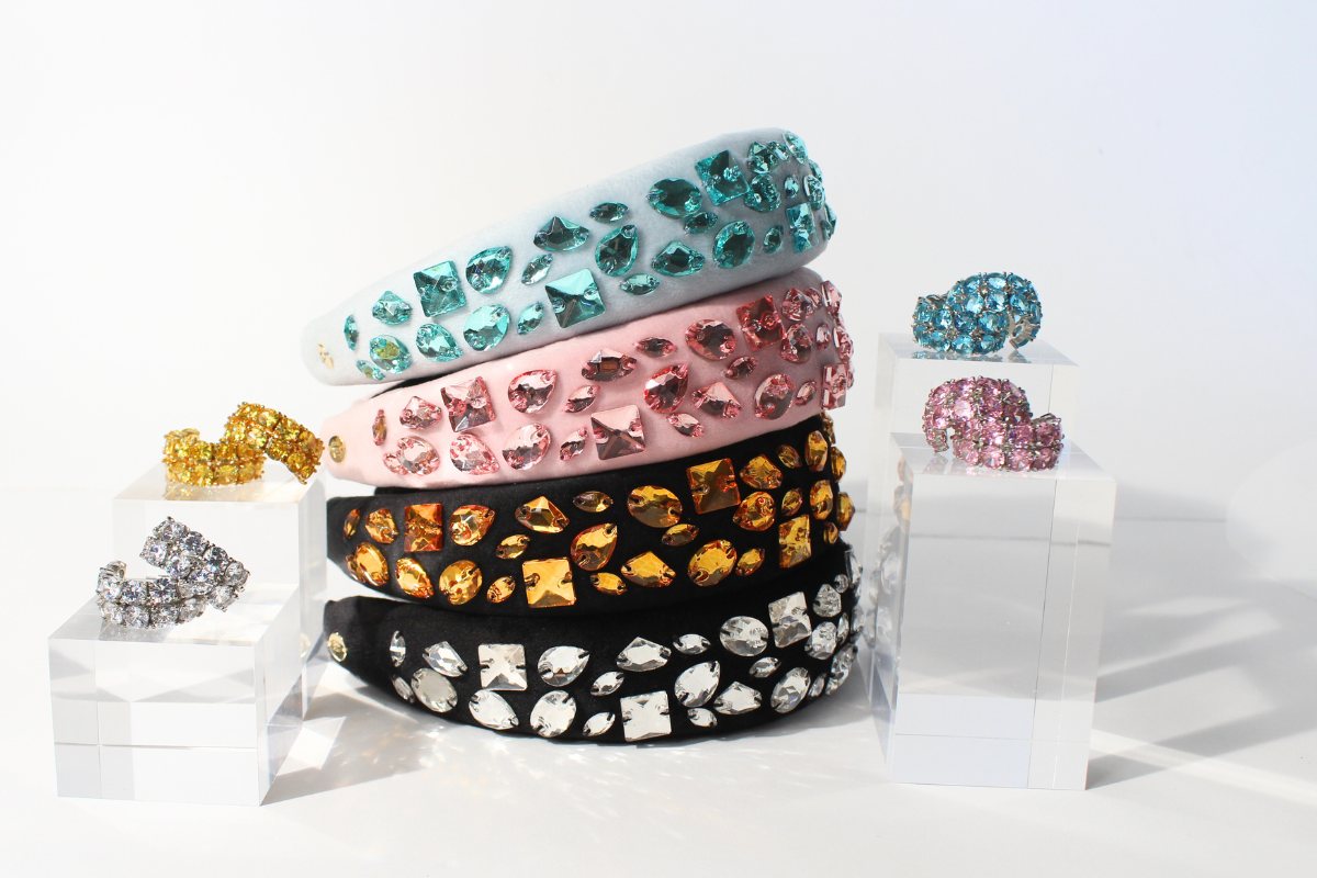 Crystal headband in your favorite color. Pink headband, blue headband, black headband - all the cult favorite with a sparkle