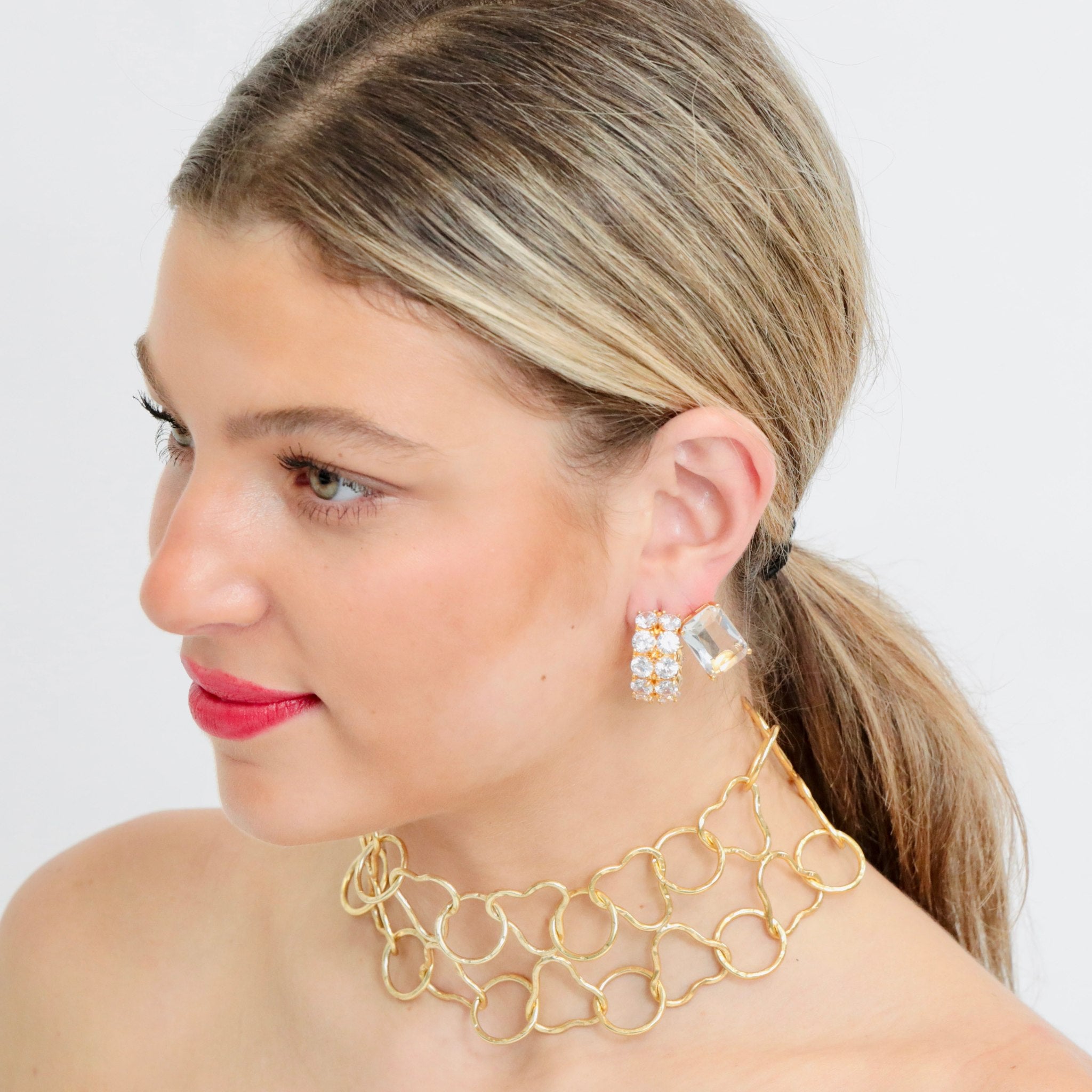 Elegant crystal stud earrings in gold, fashionable and lightweight earring ear stud for a timeless look by uglam