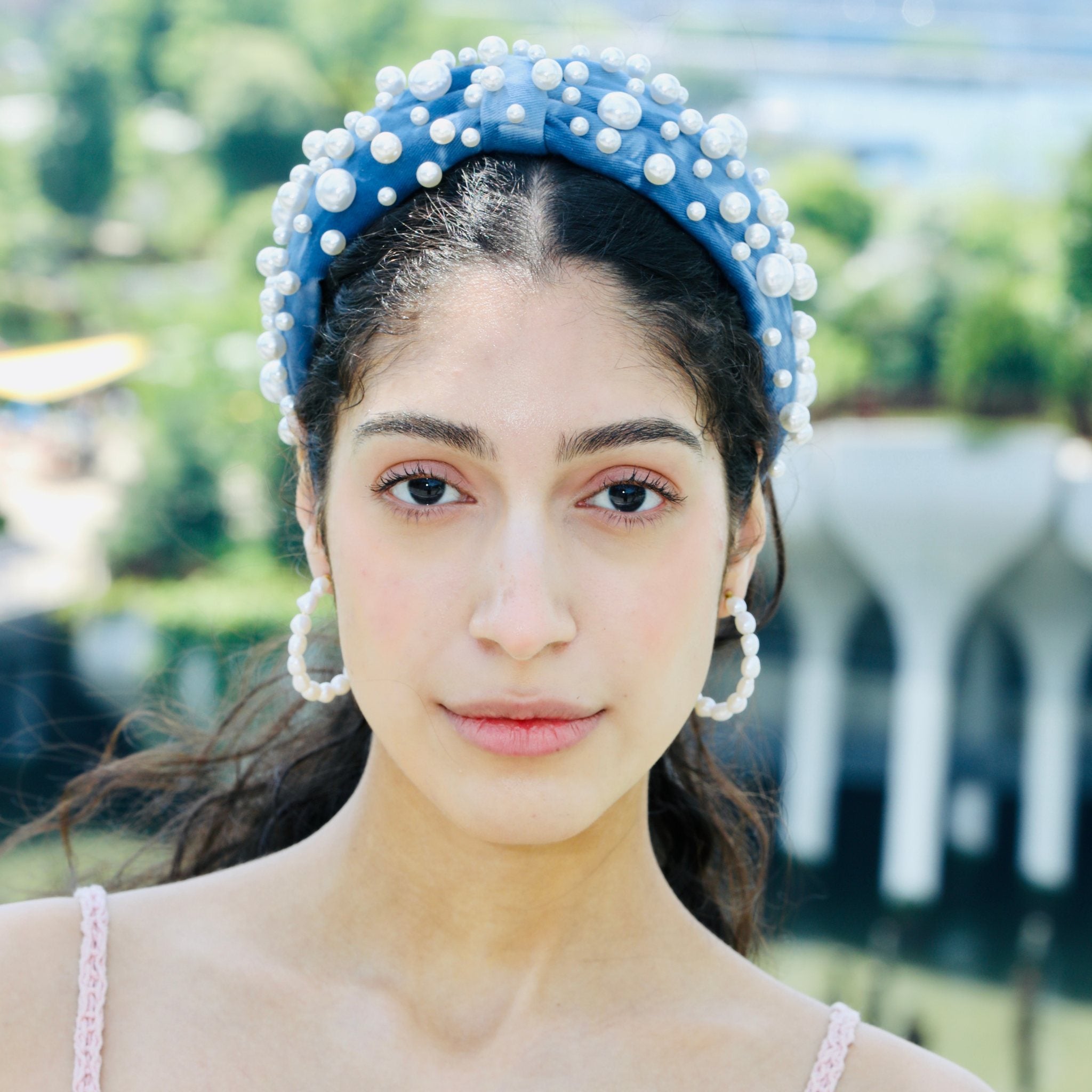 Headband pearl accessory with elegant detailing, designed for effortless sophistication.