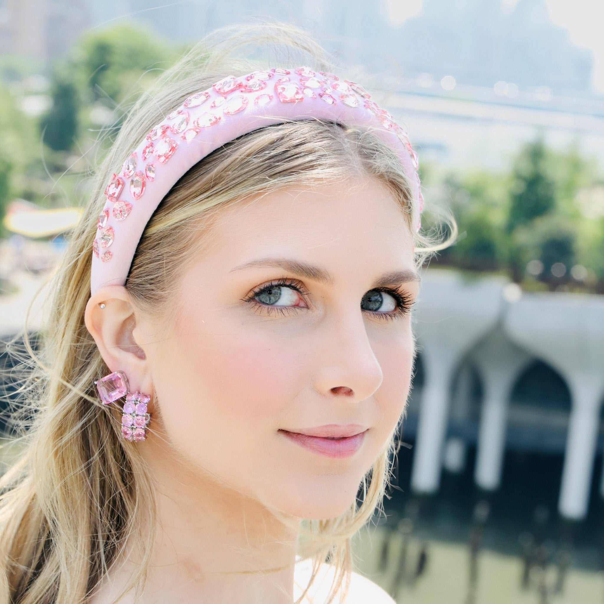 Rhinestone headband featuring dazzling embellishments, perfect for adding a glamorous touch