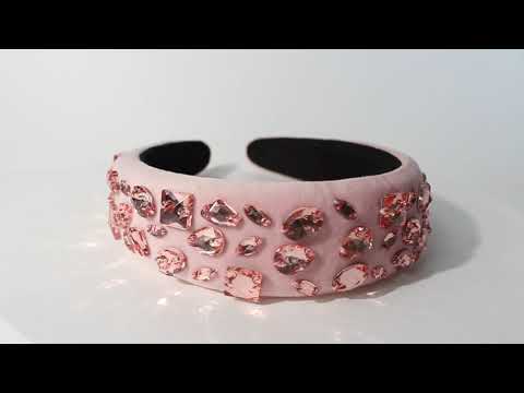 Bling bling headband with a bold and eye-catching design, perfect for statement styling