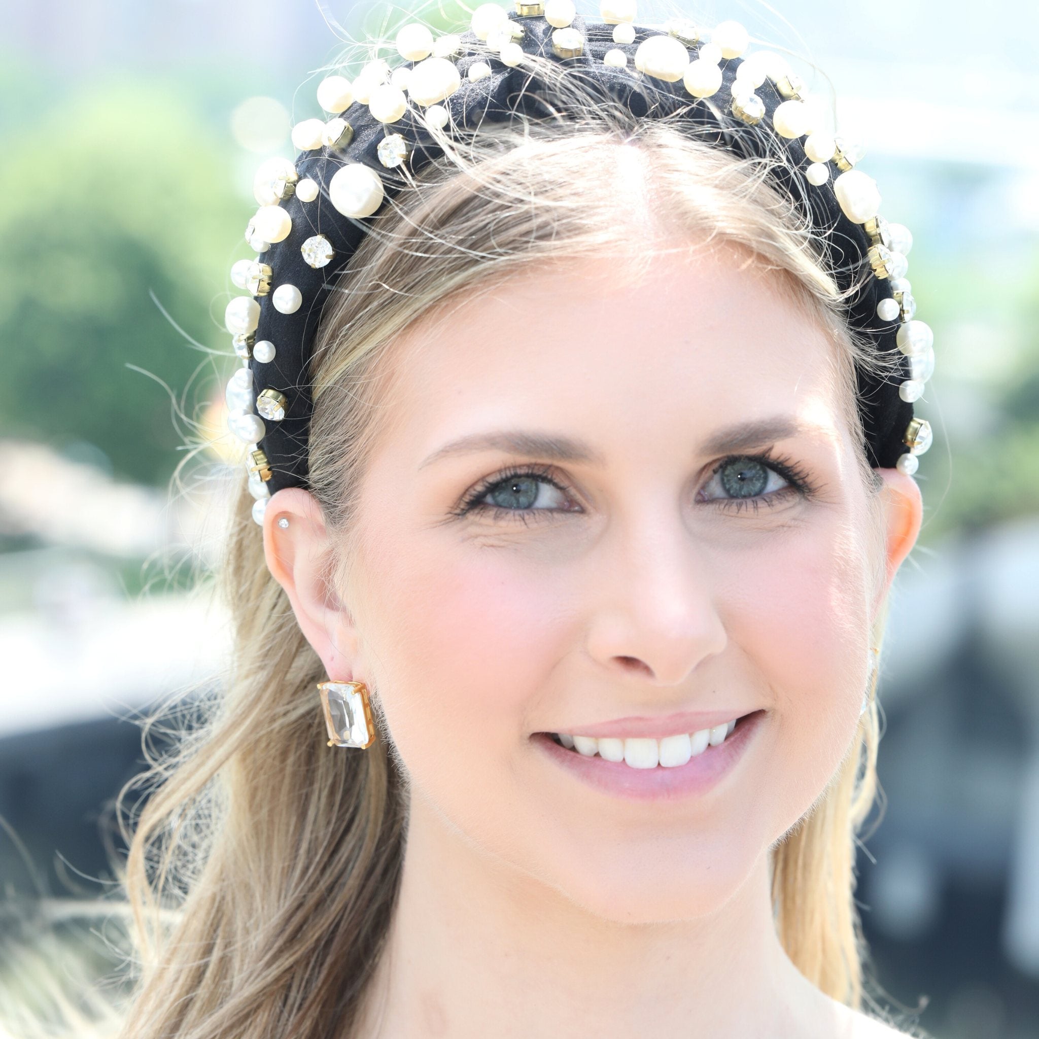 Rhinestone headbands adorned with pearls and crystals, perfect for adding a touch of glamour.