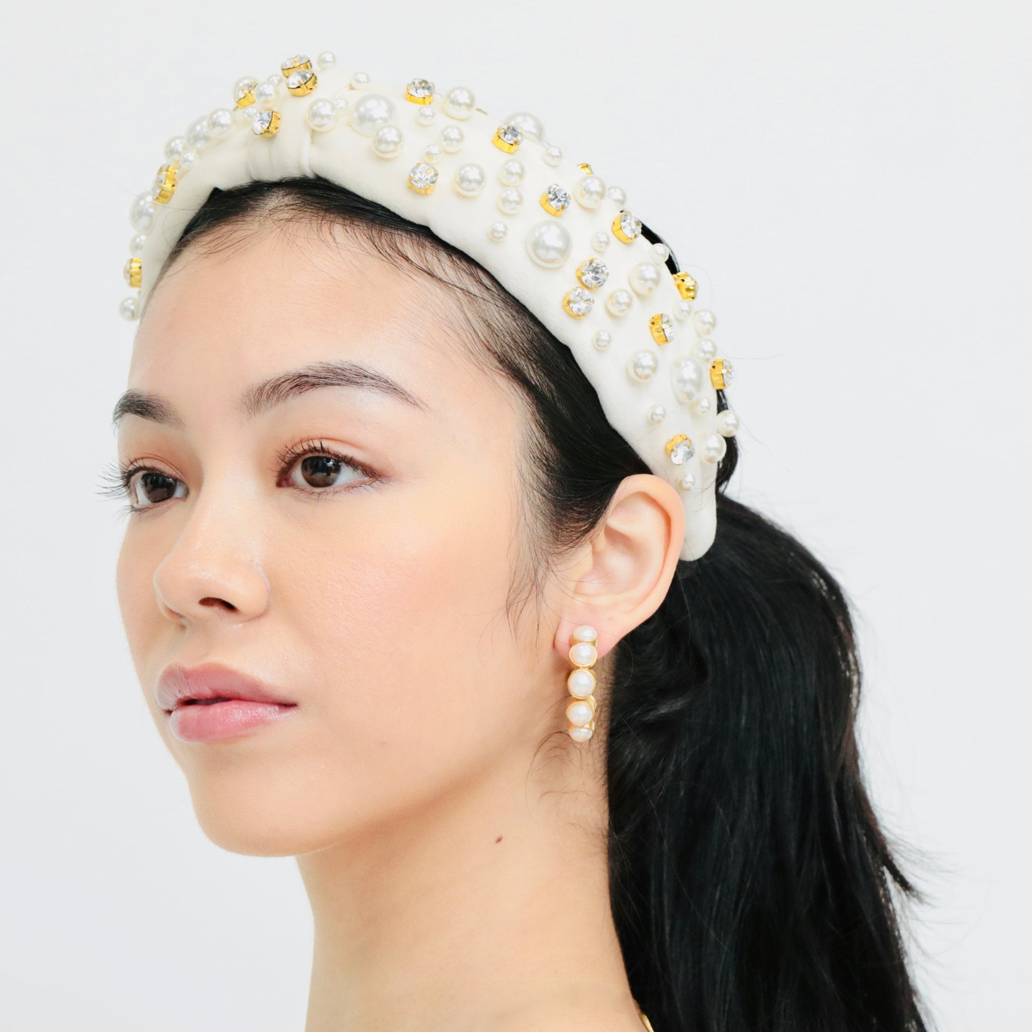 Wedding bridal headband with pearls and shimmering rhinestones, a luxurious finishing touch.
