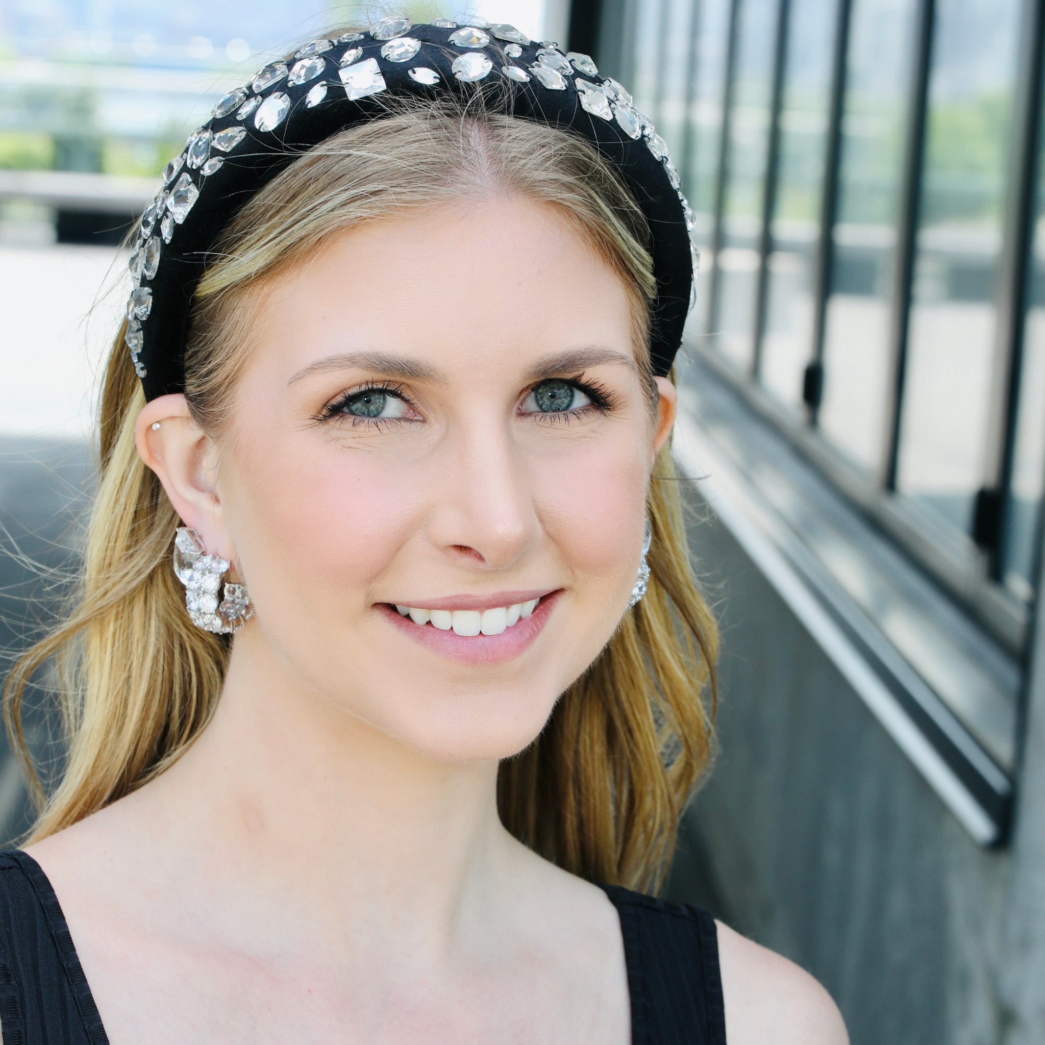 Ladies black Headband for thick hair with a secure fit, offering both durability and elegance.