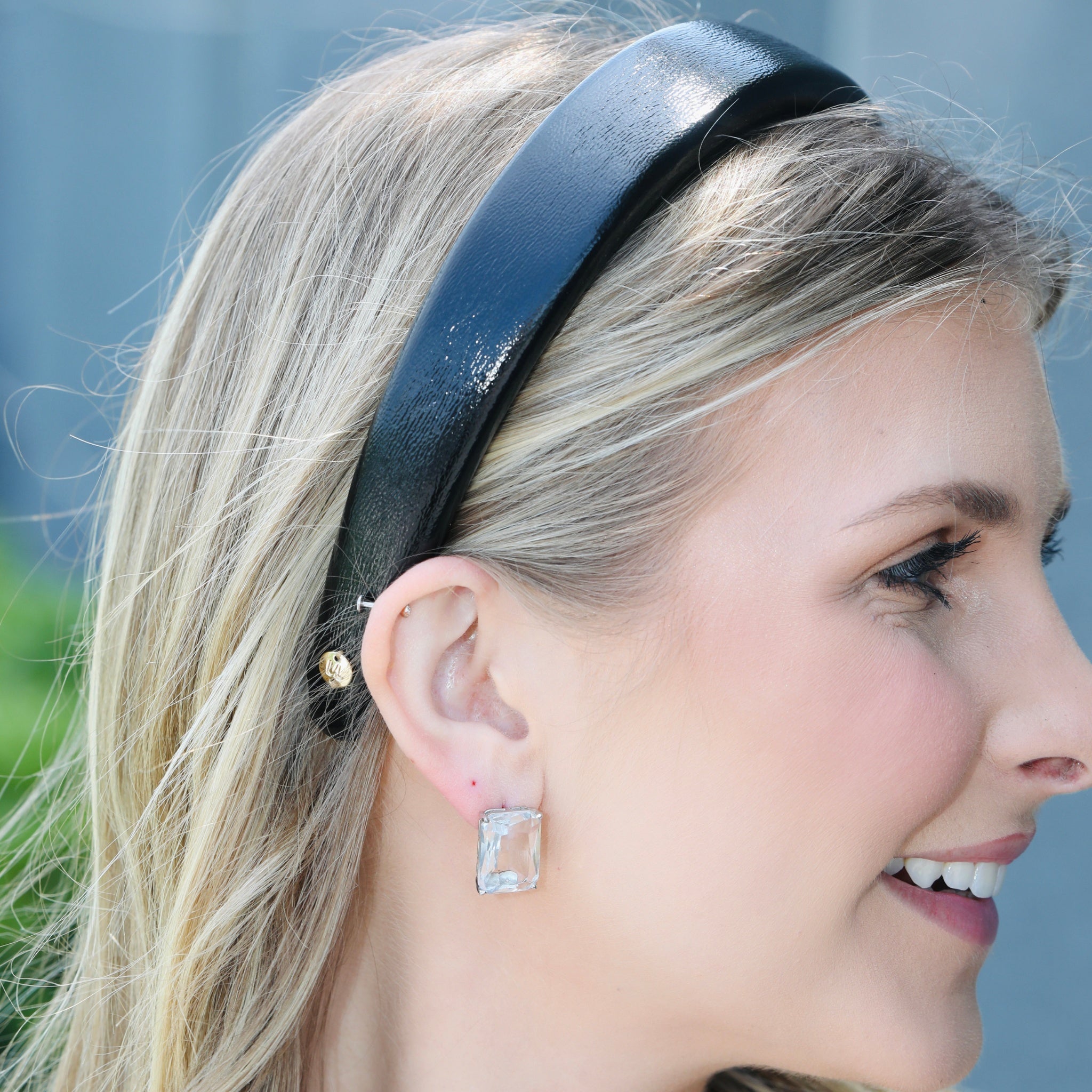 Uglam Elegant crystal stud piercing earrings studs, versatile fashion earrings for women, ideal for daily wear and special occasions