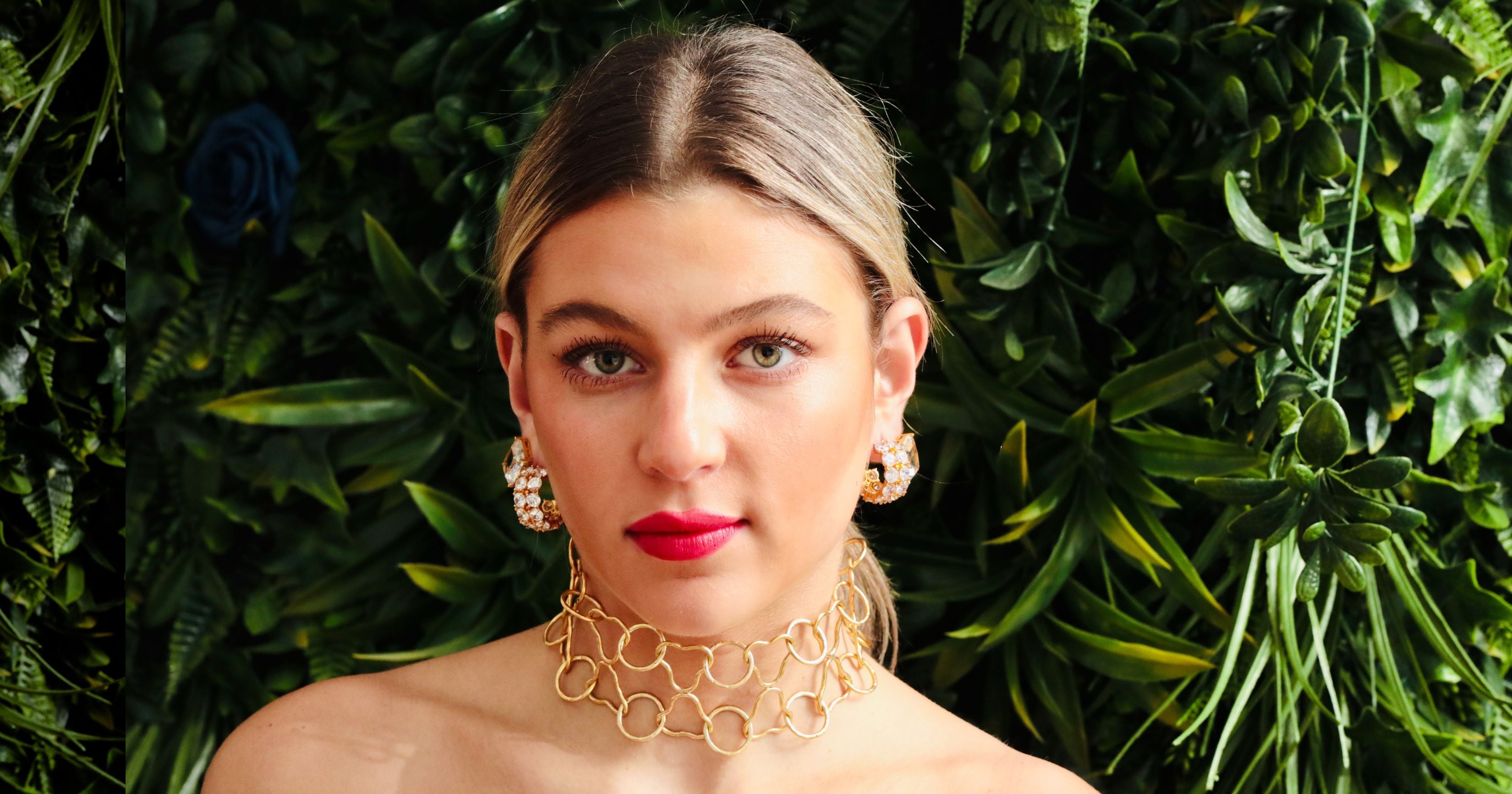 Sculptural Statements: Gold Choker Necklaces That Redefine Modern Elegance