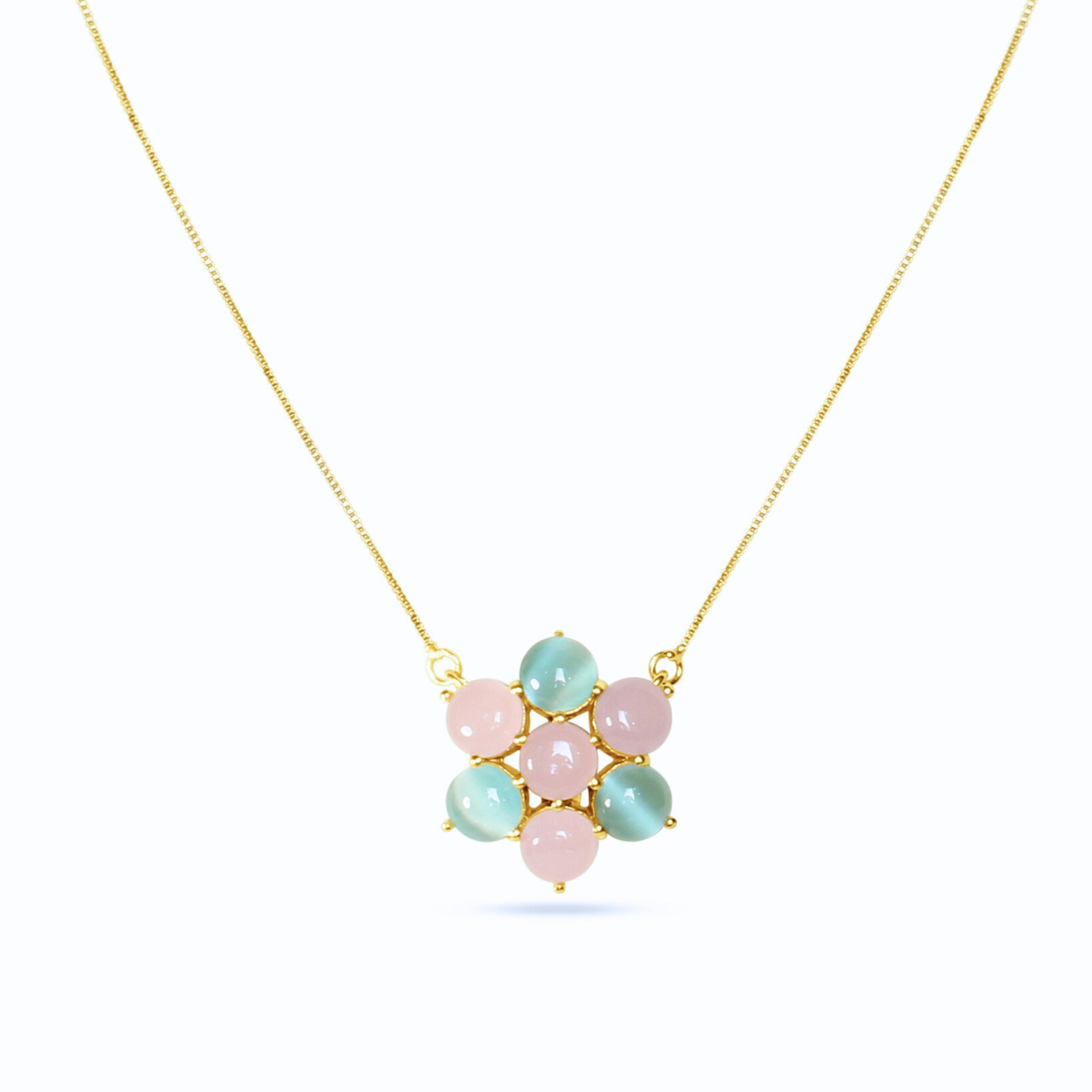 This flower chain necklace is finished in gold — a flower necklace, gold and glossy, that doubles as an easy everyday necklace with real shine.