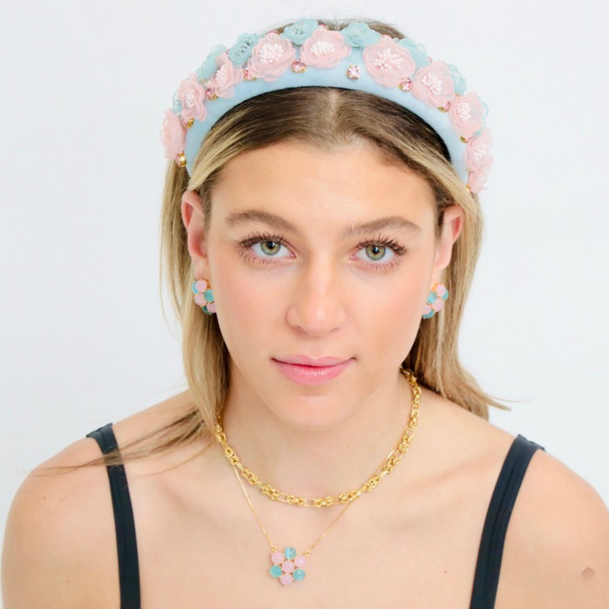 Flower headband in soft blue and pastel pink, with a delicate, romantic floral design for everyday styling