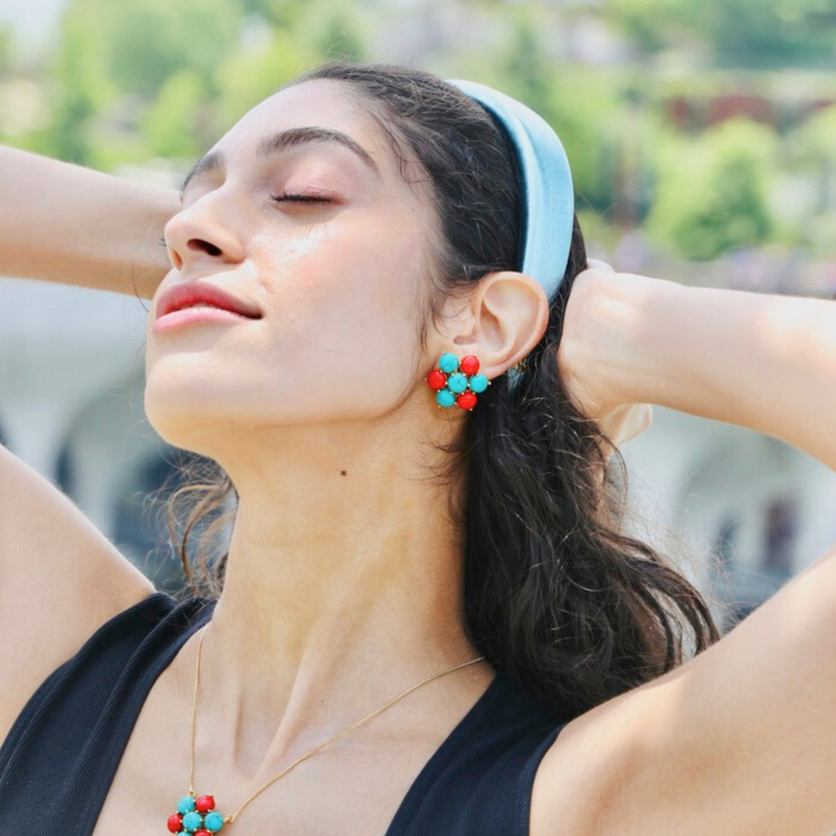 these flowers earrings are made from contrasting red and turquoise resin cobochon color and it paired with teal headband